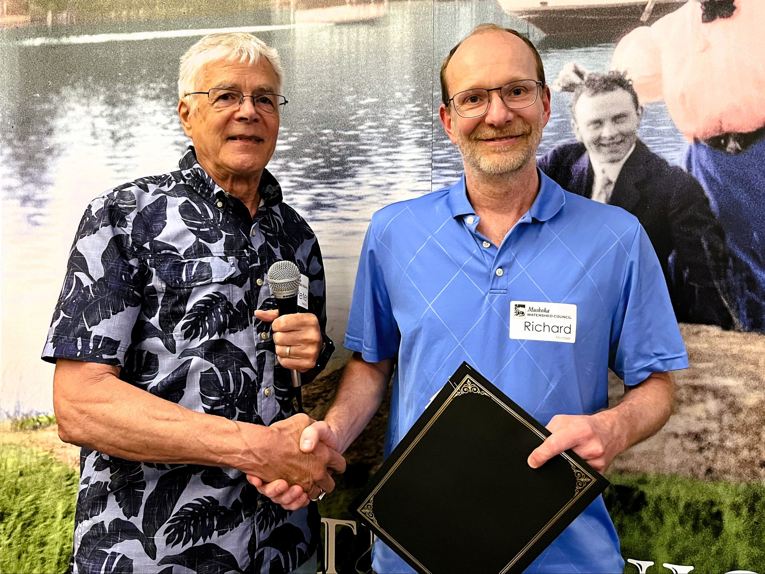 MWC Chair Peter Sale presents MWC member Richard Lammers with the stewardship award